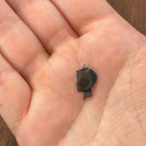 Vintage 925 Sterling Silver Male Face Profile Small Pendant Bracelet Charm - Picture 1 of 4